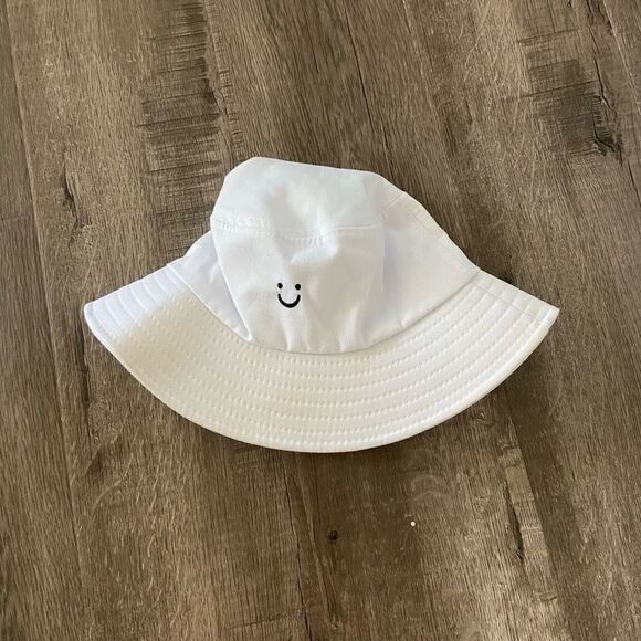 White Smiley Face Bucket Hat - Picture 1 of 1